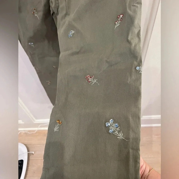 NWT Driftwood Embroidered Flowers on Olive Chinos size 25 - Picture 7 of 9
